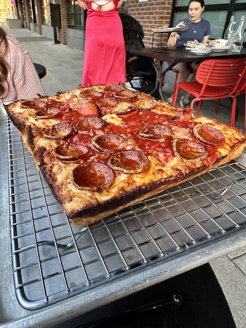 Emmy Squared Pizza: Navy Yard